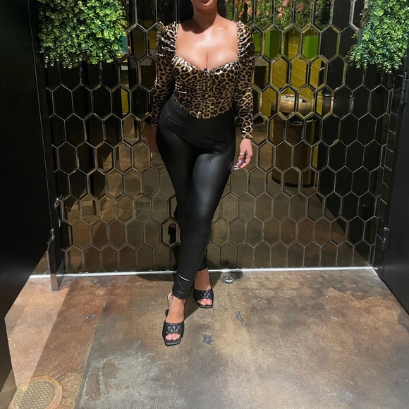 Leopard top - Picture 2 of 3